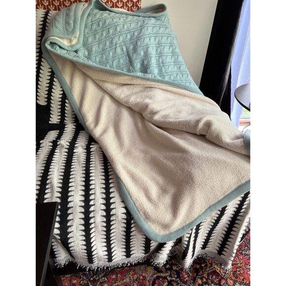 LL Bean fisherman cabled fleece throw 50" x 60" in light blue - Picture 3 of 8